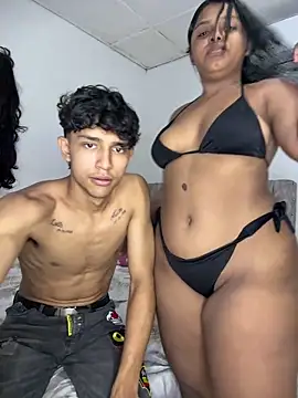 Snapshot of latinlove_and-duo chatting on 06.19.26 latinlove and-duo online show from 06.19.26