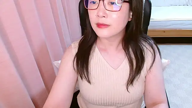 Snapshot of LENA-xo chatting on 06.14.26 LENA-xo online show from 06.14.26