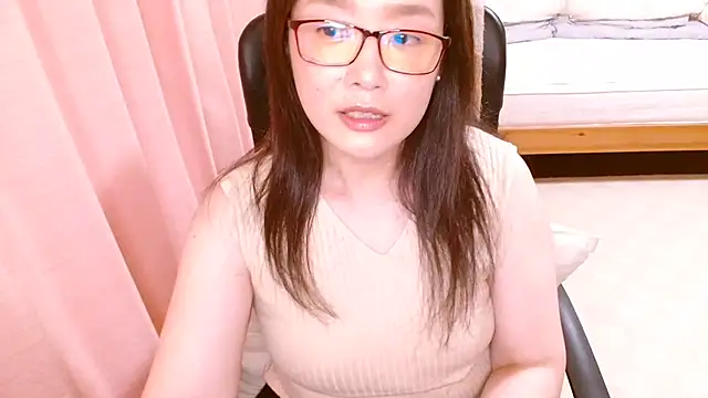 Snapshot of LENA-xo chatting on 06.27.26 LENA-xo online show from 06.27.26