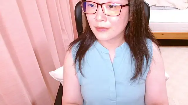 Snapshot of LENA-xo chatting on 07.10.26 LENA-xo online show from 07.10.26