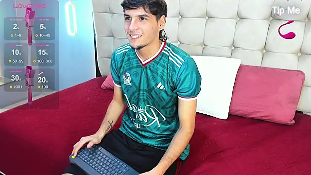 Snapshot of Zack23__ chatting on 07.05.26 Zack23 online show from 07.05.26