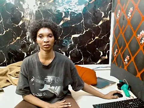 Snapshot of Caramelminxx_ chatting on 06.29.26 Caramelminxx online show from 06.29.26