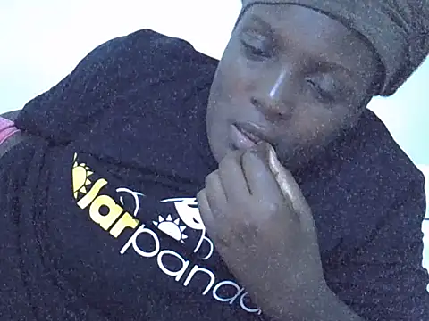 Snapshot of Hot-Zelinda chatting on 06.19.26 Hot-Zelinda online show from 06.19.26