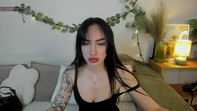 Snapshot of MayaGlamour chatting on 06.10.26 MayaGlamour online show from 06.10.26