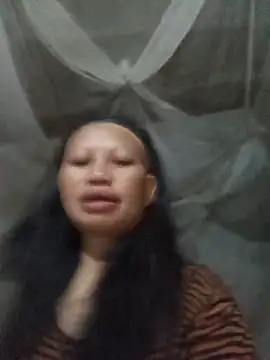 Snapshot of Ila-min chatting on 06.18.26 Ila-min online show from 06.18.26