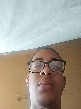 Snapshot of Enzo_Manul chatting on 07.17.26 Enzo Manul online show from 07.17.26