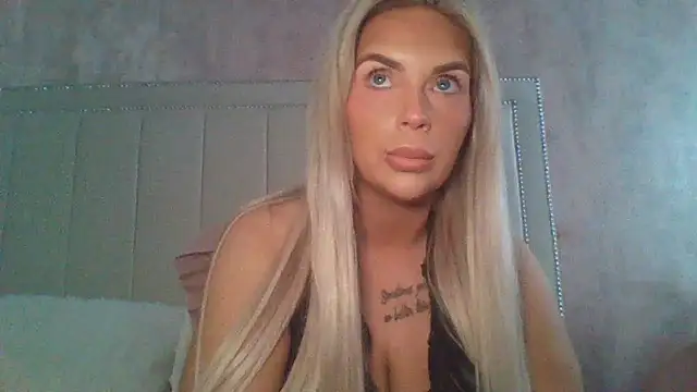 Snapshot of MiaMae_x chatting on 07.17.26 MiaMae x online show from 07.17.26