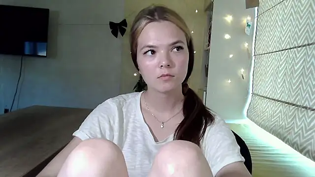Snapshot of AvrilGillig chatting on 06.26.26 AvrilGillig online show from 06.26.26