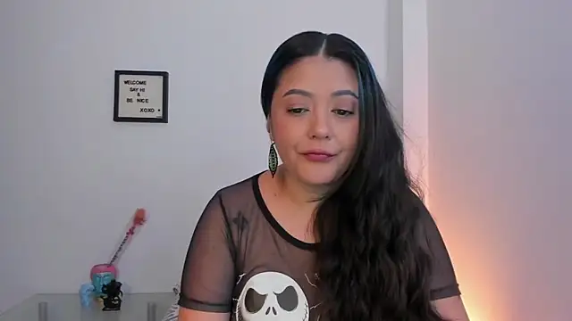 LauraToro  online show from 02.24.26