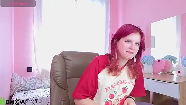 Snapshot of Fox__Cute chatting on 06.19.26 Fox Cute online show from 06.19.26