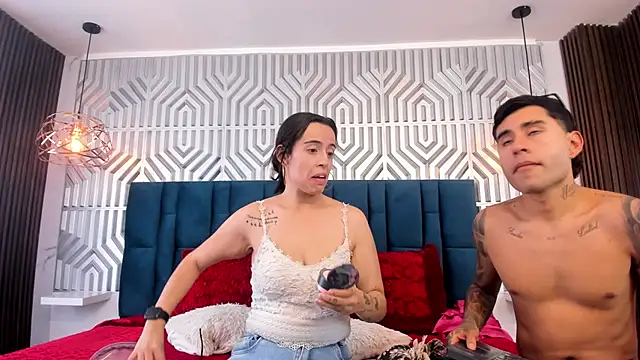 Snapshot of MiaAndAaron- chatting on 07.28.26 MiaAndAaron- online show from 07.28.26