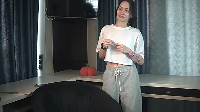 ErminiaBiles online show from 06.14.26