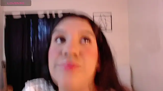 Snapshot of Veronica_M chatting on 06.20.26 Veronica M online show from 06.20.26