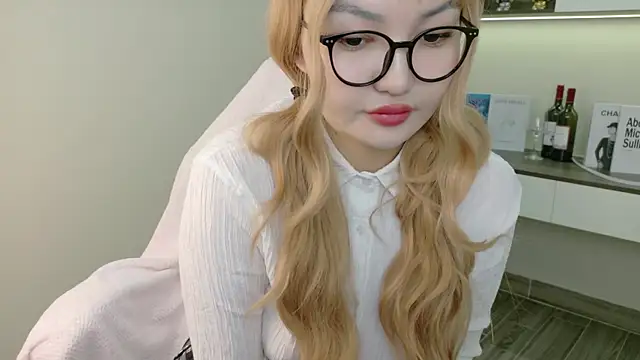 Snapshot of sakuraclover chatting on 06.25.26 sakuraclover online show from 06.25.26