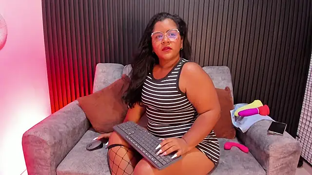 Snapshot of Mommy_Big_Ass chatting on 06.16.26 Mommy Big Ass online show from 06.16.26