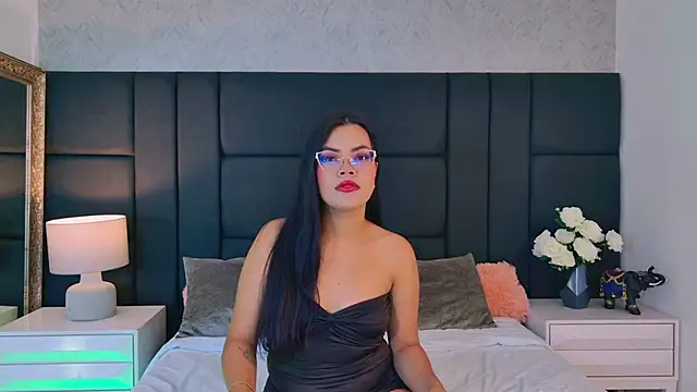 Snapshot of AliceLavenders chatting on 06.29.26 AliceLavenders online show from 06.29.26