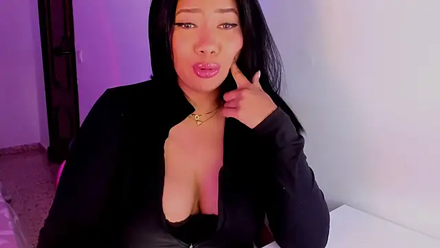 NicolePasqualott online show from 05.25.26