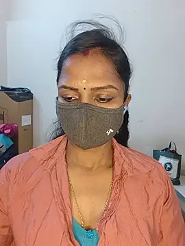 Snapshot of YALINITWO7_TAMIL chatting on 06.18.26 YALINITWO7 TAMIL online show from 06.18.26