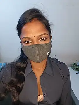 Snapshot of YALINITWO7_TAMIL chatting on 06.19.26 YALINITWO7 TAMIL online show from 06.19.26