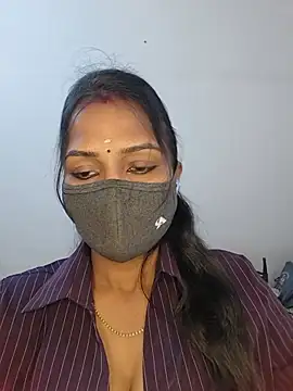 Snapshot of YALINITWO7_TAMIL chatting on 06.23.26 YALINITWO7 TAMIL online show from 06.23.26