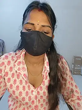 Snapshot of YALINITWO7_TAMIL chatting on 07.20.26 YALINITWO7 TAMIL online show from 07.20.26