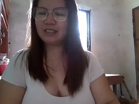 Snapshot of Minimahal chatting on 06.16.26 Minimahal online show from 06.16.26