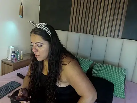 Snapshot of ShelyEvans__ chatting on 06.26.26 ShelyEvans online show from 06.26.26