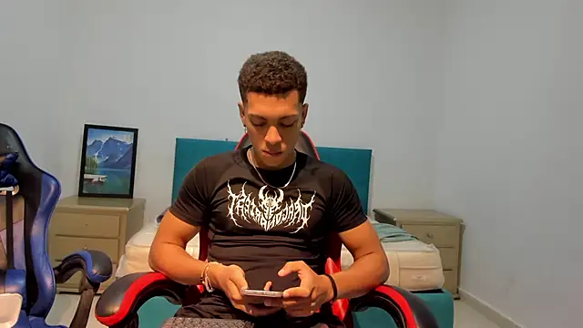 Snapshot of MAX_LEGEND chatting on 06.27.26 MAX LEGEND online show from 06.27.26
