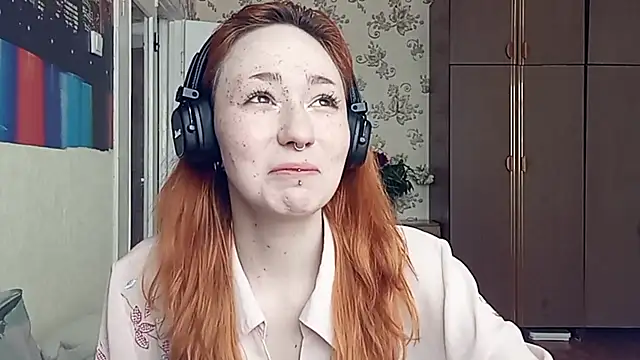Snapshot of YaniraHeneisen chatting on 06.17.26 YaniraHeneisen online show from 06.17.26