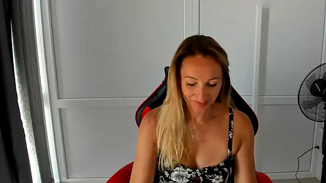 LilyDreamm online show from 06.28.26