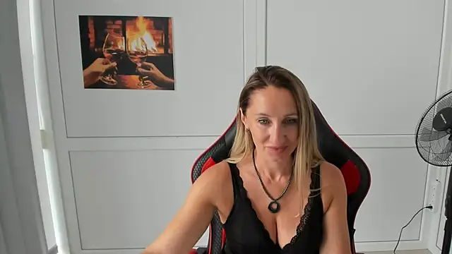 LilyDreamm online show from 07.24.26