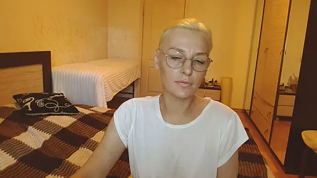 Snapshot of oilullaby chatting on 07.19.26 oilullaby online show from 07.19.26