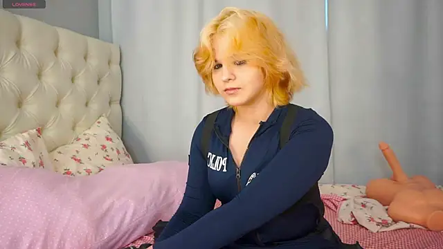 Snapshot of KristaLeenz chatting on 06.23.26 KristaLeenz online show from 06.23.26
