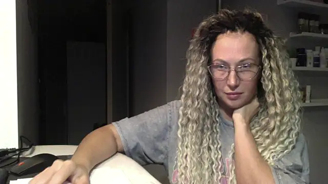 Snapshot of Solenyavo chatting on 06.26.26 Solenyavo online show from 06.26.26