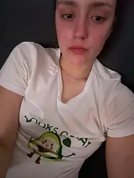 Snapshot of beebesitta chatting on 06.19.26 beebesitta online show from 06.19.26