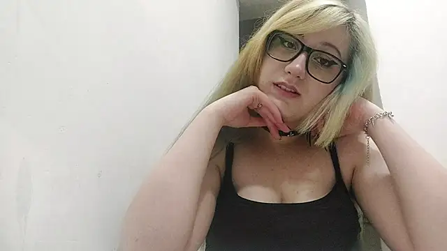 Snapshot of FeliniKatechini chatting on 06.23.26 FeliniKatechini online show from 06.23.26