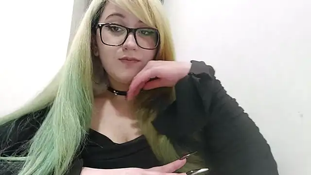 Snapshot of FeliniKatechini chatting on 06.26.26 FeliniKatechini online show from 06.26.26