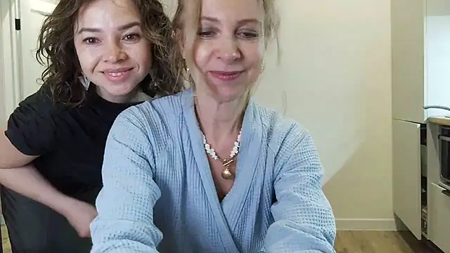 Snapshot of Selenneh chatting on 07.13.26 Selenneh online show from 07.13.26