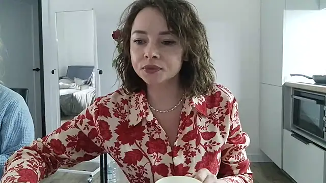 Snapshot of Selenneh chatting on 07.16.26 Selenneh online show from 07.16.26