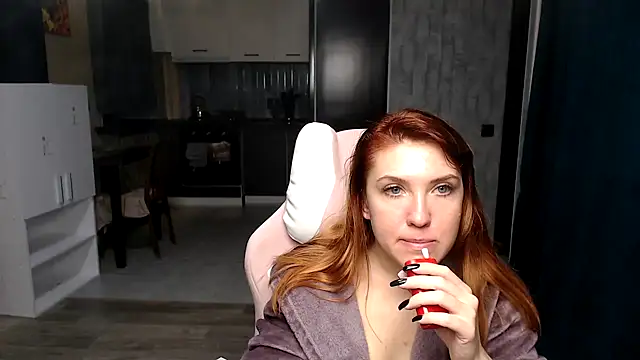 Reginasmilee online show from 10.06.25