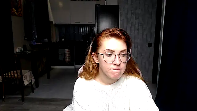 Reginasmilee online show from 10.18.25