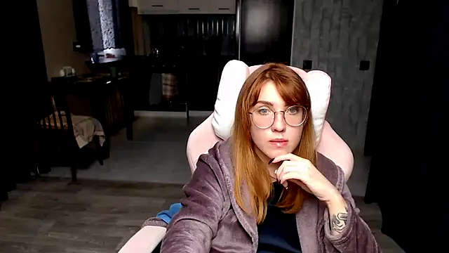 Reginasmilee online show from 10.23.25