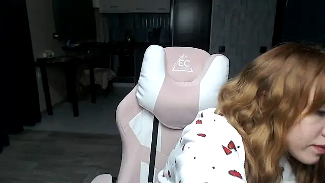 Reginasmilee online show from 10.26.25