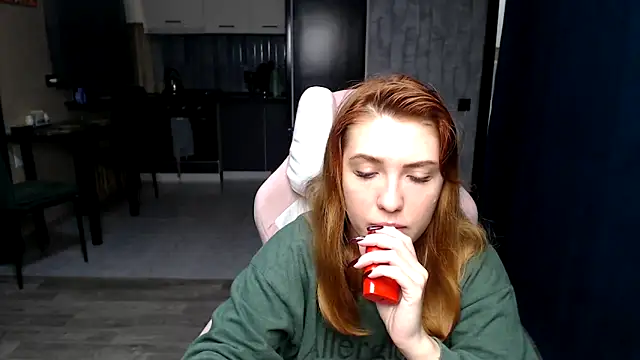 Reginasmilee online show from 10.31.25