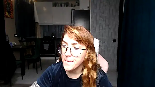 Reginasmilee online show from 11.16.25