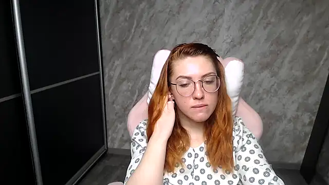 Reginasmilee online show from 02.15.26