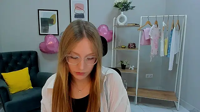 Elizabeth Hunt online show from 06.26.26