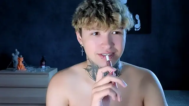 Snapshot of JonnyDarkk chatting on 07.14.26 JonnyDarkk online show from 07.14.26