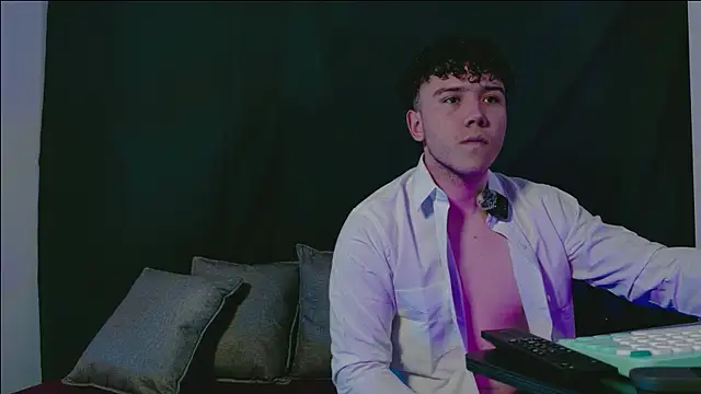 Velvet Chains online show from 07.08.26