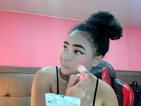 Naomi Moon  online show from 07.11.26